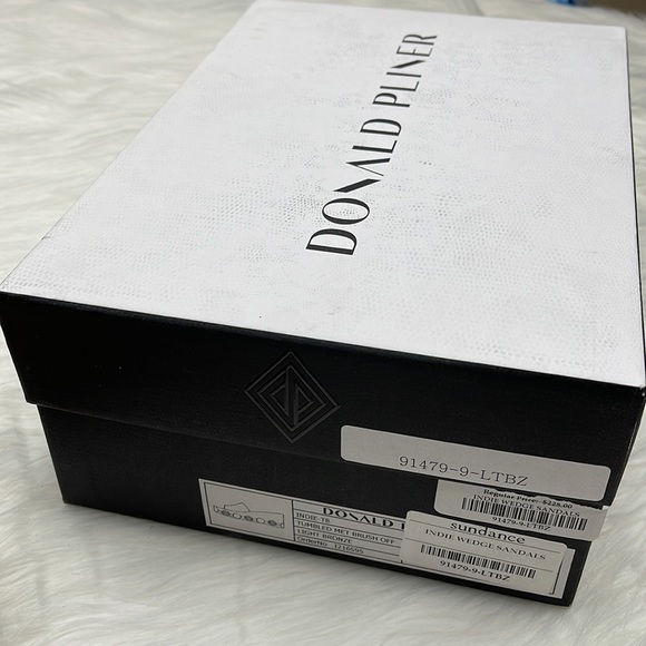 🆕 Donald J Pliner Indie Wedge Sandals - Light Bronze Suede - Picture 14 of 14